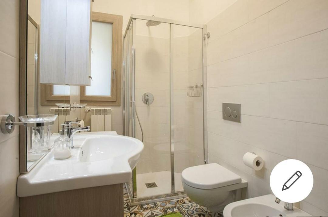 Apartamento Lg House With Balcony Near Ponte Vecchio Florencia Exterior foto