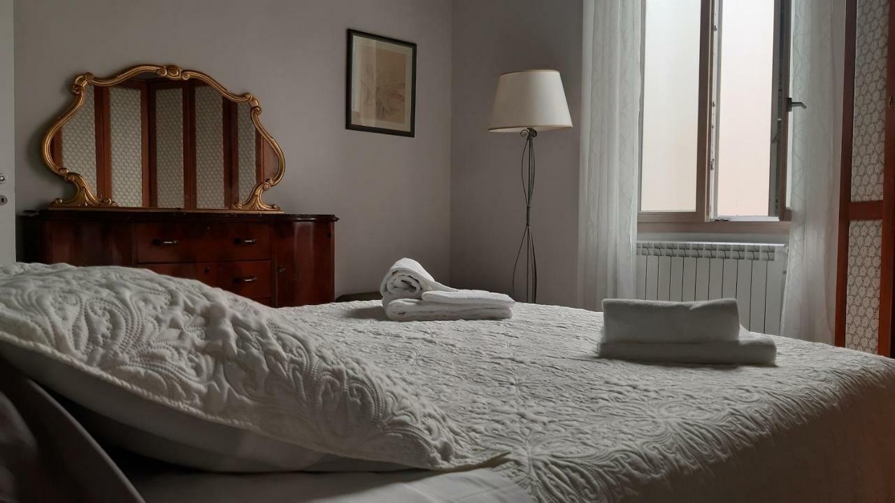 Apartamento Lg House With Balcony Near Ponte Vecchio Florencia Exterior foto